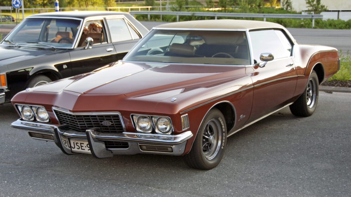 Guide complet sur la Buick Riviera : histoire, modèles et achat d’occasion
