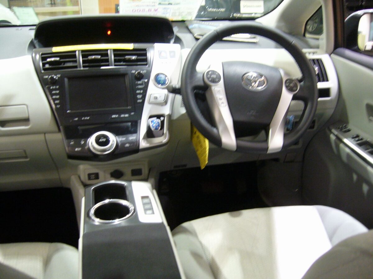 Tout savoir sur le Toyota Alphard : luxe, performance et occasions à ne pas manquer