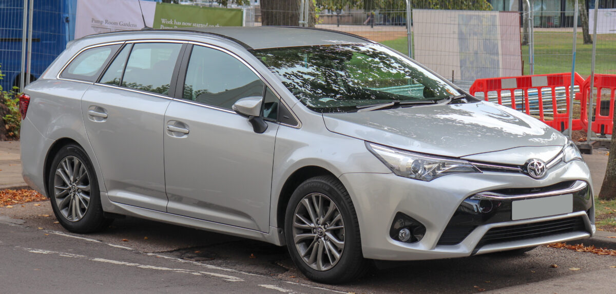 Toyota Avensis 2021 : guide complet, spécifications et avis